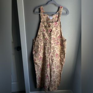 SILHOUETTES Women’s Floral Print Linen Blend Cropped Overalls, Tan, Size XL.